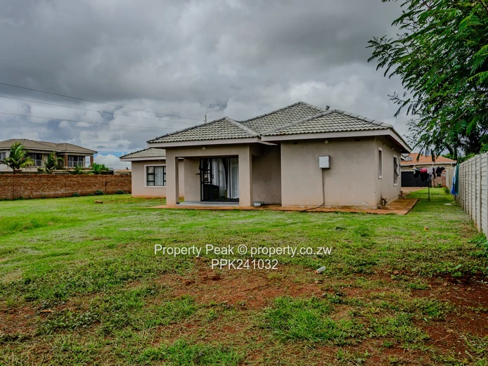 Modern 5-Bed Single-Level on 1,800m² with Borehole