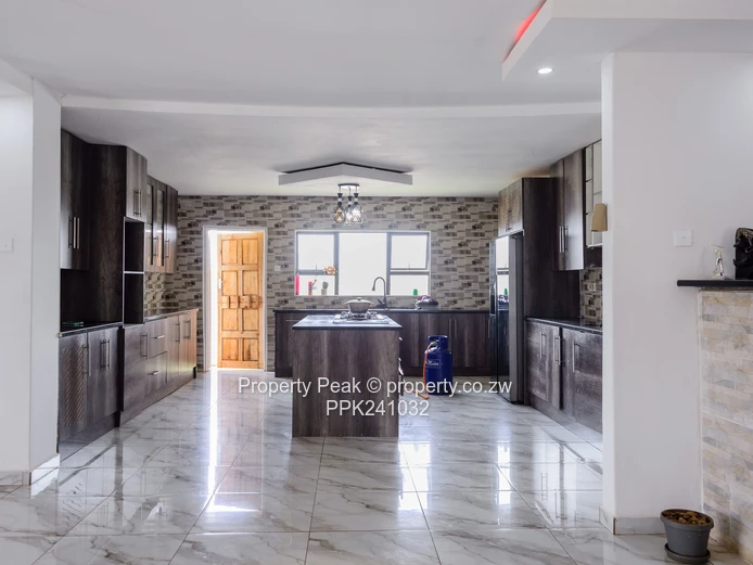 Modern 5-Bed Single-Level on 1,800m² with Borehole