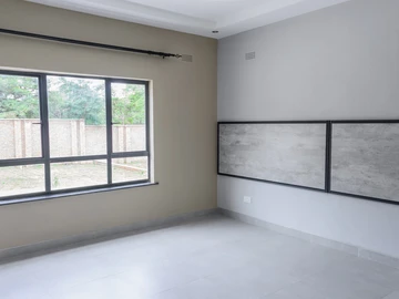 4 Bedroom Flat & Apartment