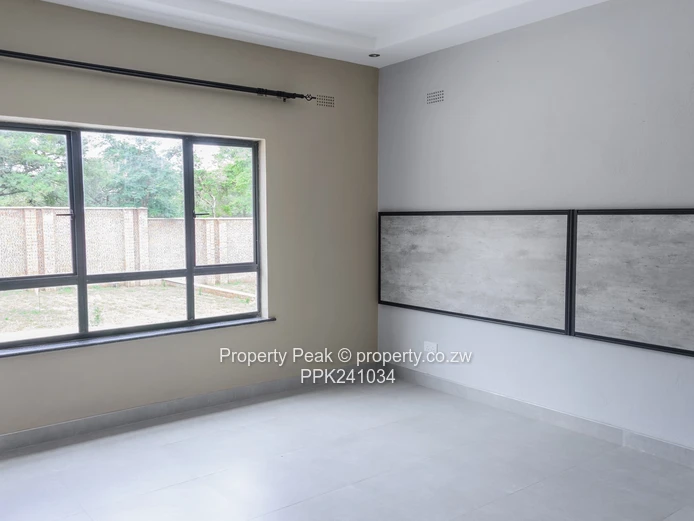 Spacious Modern 4-Bed Apartment, Gletwin Park - Borehole