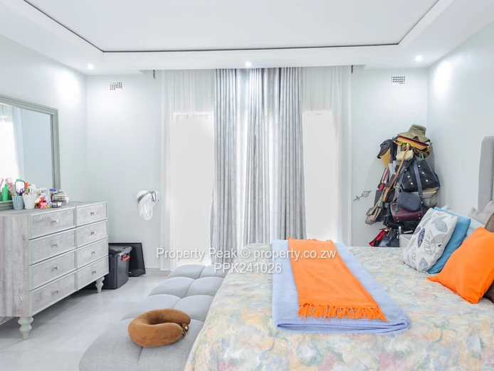 Modern 4-Bed Home on 1992 m² with Borehole in New Marlborough