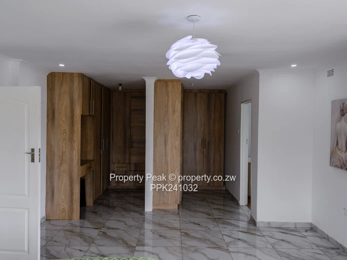 Modern 5-Bed Single-Level on 1,800m² with Borehole