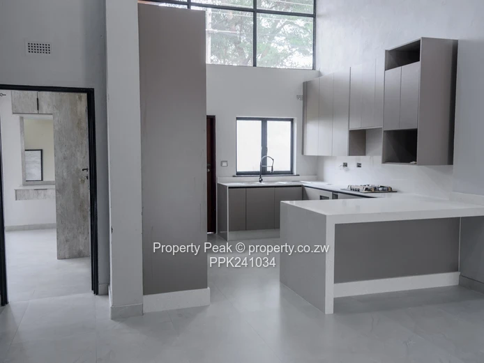 Spacious Modern 4-Bed Apartment, Gletwin Park - Borehole