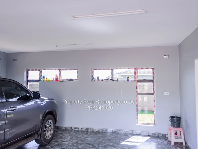 Modern 4-Bed Home on 1992 m² with Borehole in New Marlborough