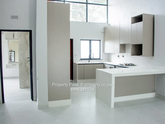 Spacious Modern 4-Bed Apartment, Gletwin Park - Borehole