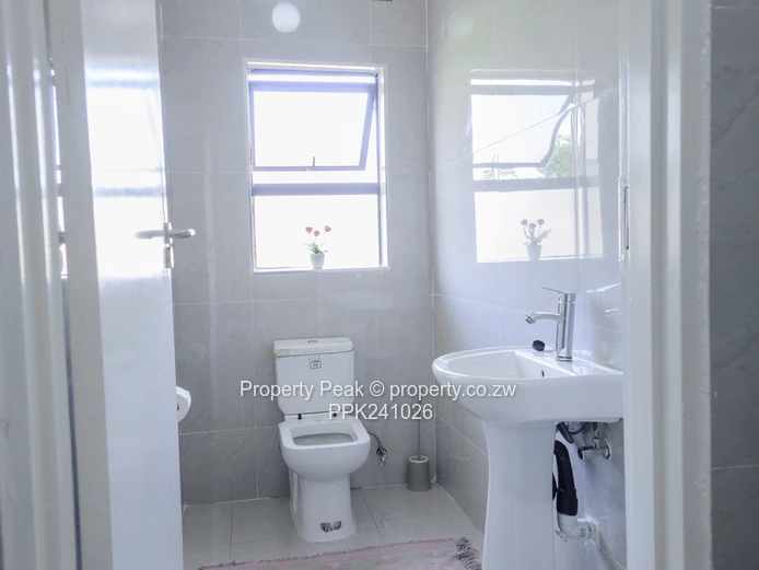 Modern 4-Bed Home on 1992 m² with Borehole in New Marlborough