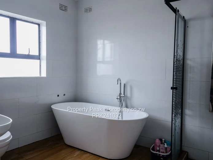 Modern 5-Bed Single-Level on 1,800m² with Borehole