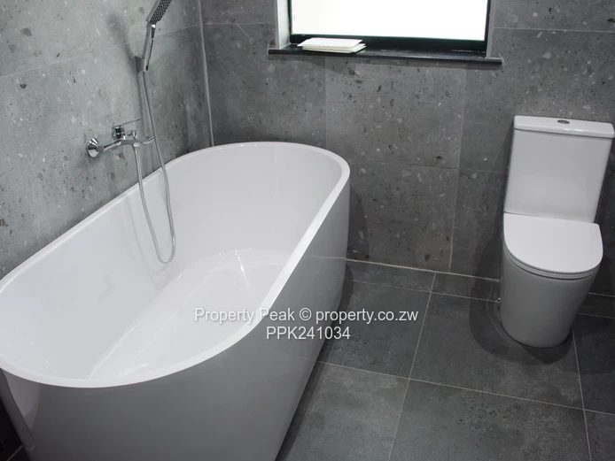 Spacious Modern 4-Bed Apartment, Gletwin Park - Borehole