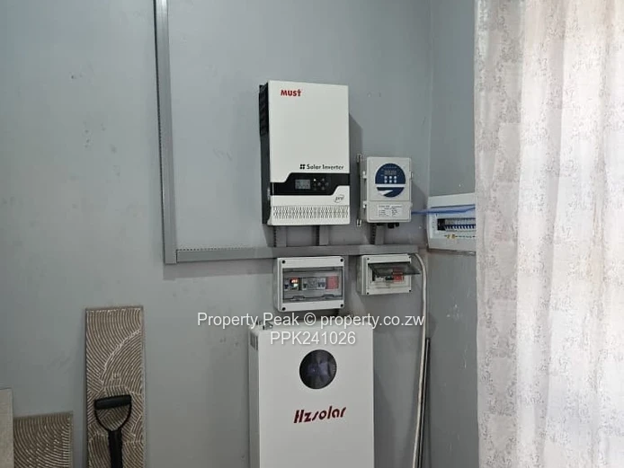 Modern 4-Bed Home on 1992 m² with Borehole in New Marlborough