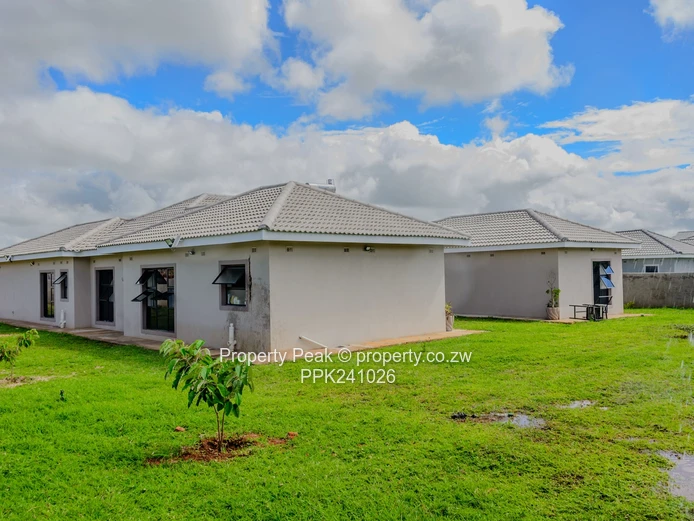 Modern 4-Bed Home on 1992 m² with Borehole in New Marlborough