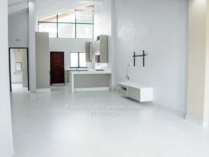 Spacious Modern 4-Bed Apartment, Gletwin Park - Borehole