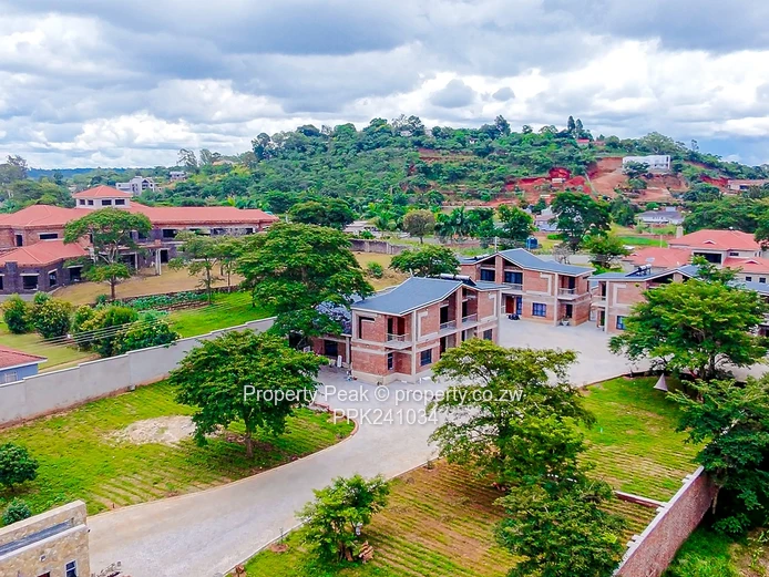 Spacious Modern 4-Bed Apartment, Gletwin Park - Borehole