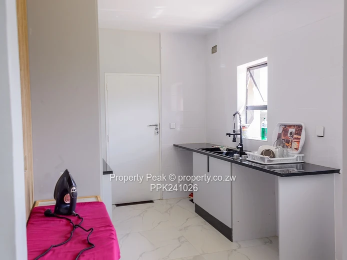 Modern 4-Bed Home on 1992 m² with Borehole in New Marlborough