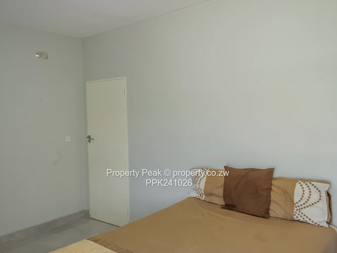 Modern 4-Bed Home on 1992 m² with Borehole in New Marlborough