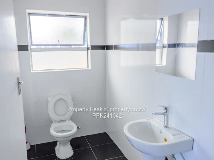 Mt Pleasant Heights 6-Bed, 6-Bath Home on 2000m² with Borehole