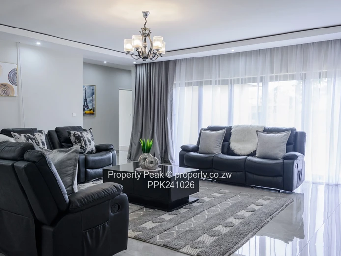 Modern 4-Bed Home on 1992 m² with Borehole in New Marlborough