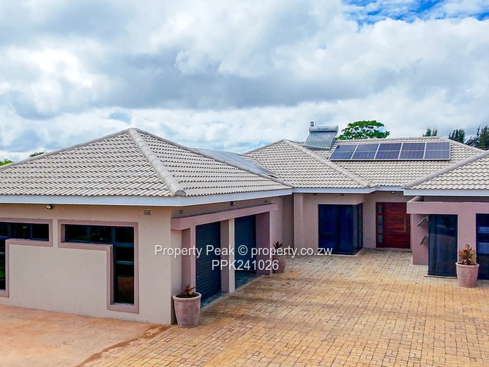 Modern 4-Bed Home on 1992 m² with Borehole in New Marlborough