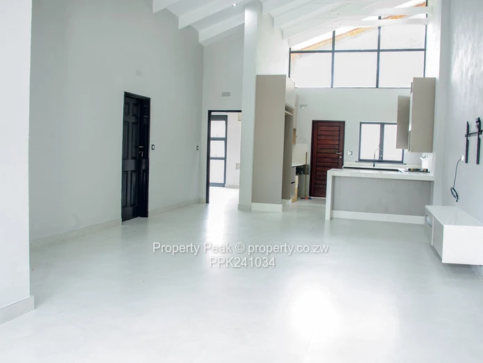 Spacious Modern 4-Bed Apartment, Gletwin Park - Borehole