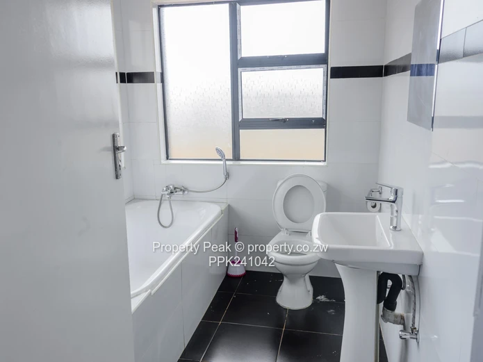 Mt Pleasant Heights 6-Bed, 6-Bath Home on 2000m² with Borehole