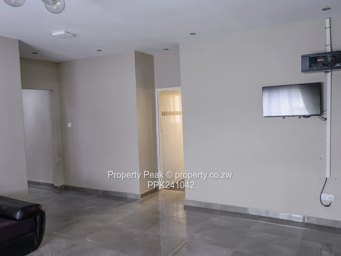 Mt Pleasant Heights 6-Bed, 6-Bath Home on 2000m² with Borehole