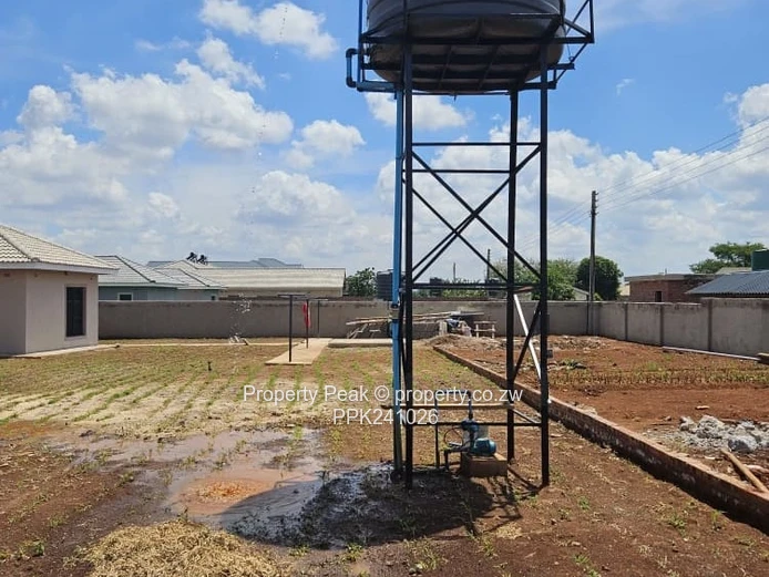 Modern 4-Bed Home on 1992 m² with Borehole in New Marlborough