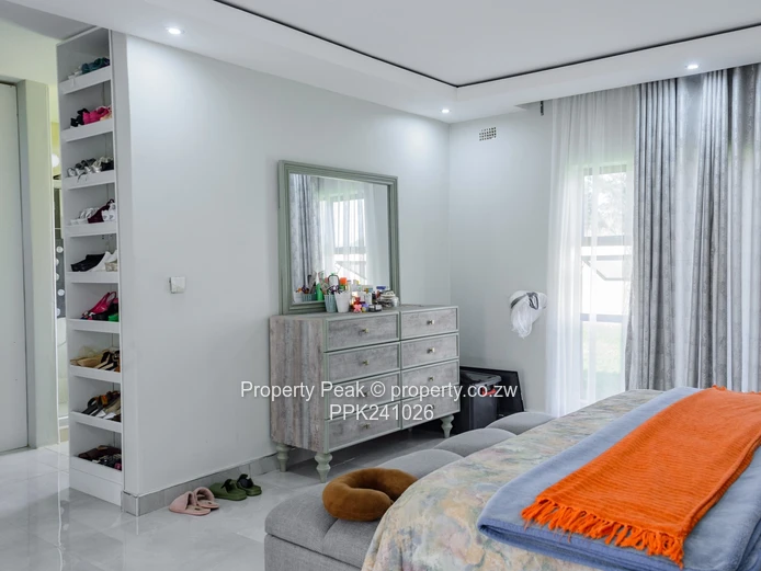 Modern 4-Bed Home on 1992 m² with Borehole in New Marlborough