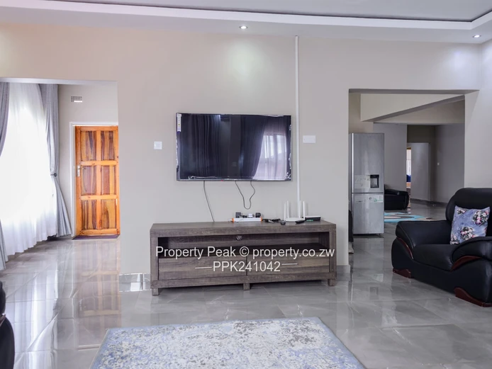 Mt Pleasant Heights 6-Bed, 6-Bath Home on 2000m² with Borehole