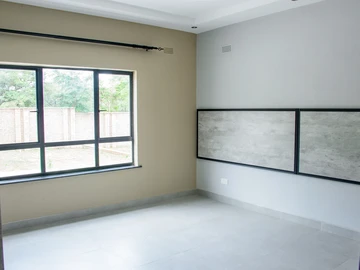 4 Bedroom Flat & Apartment