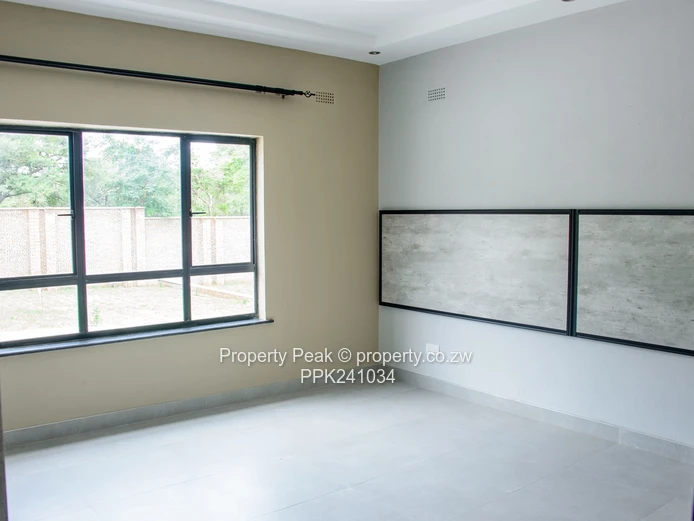 Spacious Modern 4-Bed Apartment, Gletwin Park - Borehole