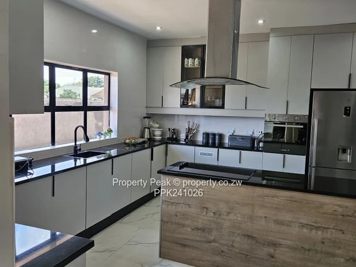 Modern 4-Bed Home on 1992 m² with Borehole in New Marlborough