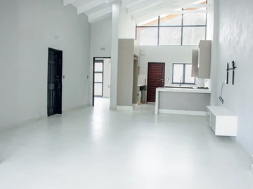 4 Bedroom Flat & Apartment