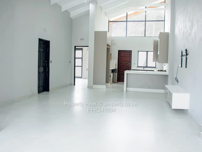 Spacious Modern 4-Bed Apartment, Gletwin Park - Borehole