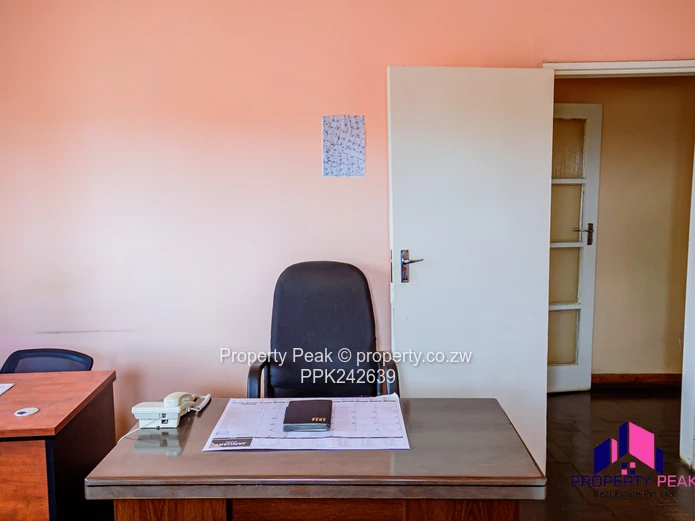 Avenues CBD: 12, 2 Bedroom Secure Apartment Block, Wooden Floors