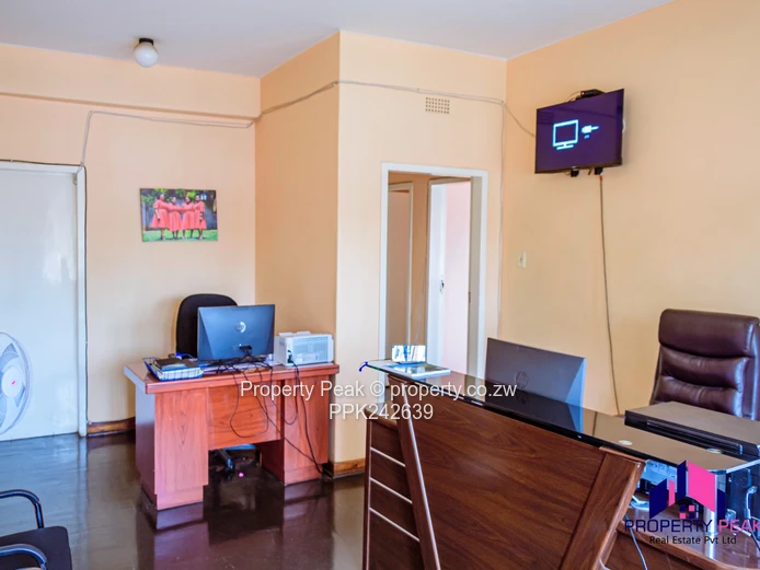 Avenues CBD: 12, 2 Bedroom Secure Apartment Block, Wooden Floors